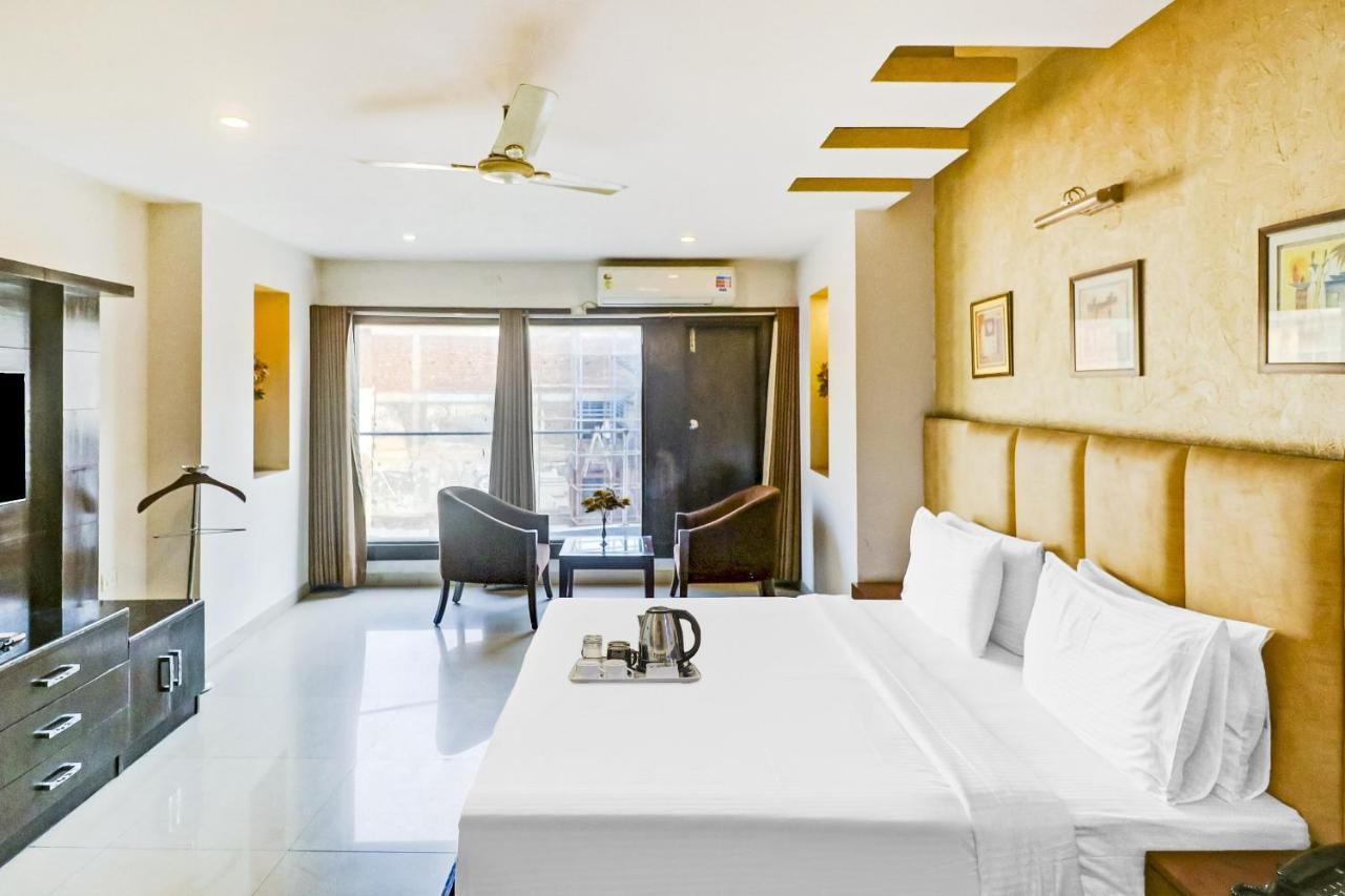 Hotel Townhouse 517 La Sapphire Near Delhi Airport Nueva Delhi Exterior foto