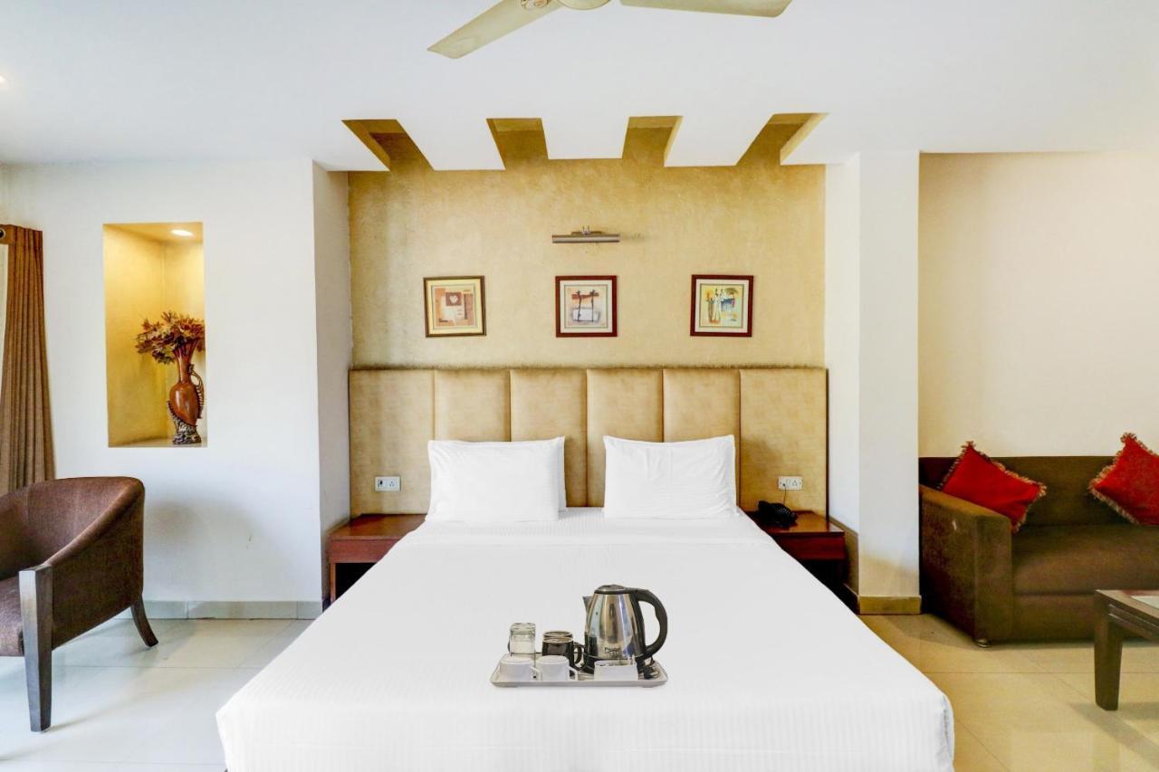 Hotel Townhouse 517 La Sapphire Near Delhi Airport Nueva Delhi Exterior foto